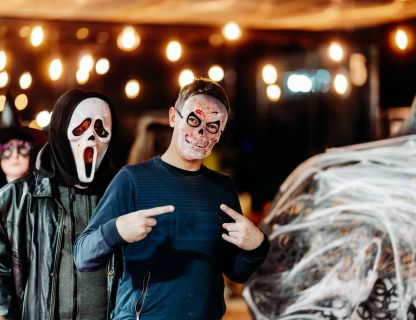 SPOCĪGAIS HELOVĪNS KVARTĀLĀ 86 - BILDES