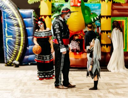 SPOCĪGAIS HELOVĪNS KVARTĀLĀ 86 - BILDES