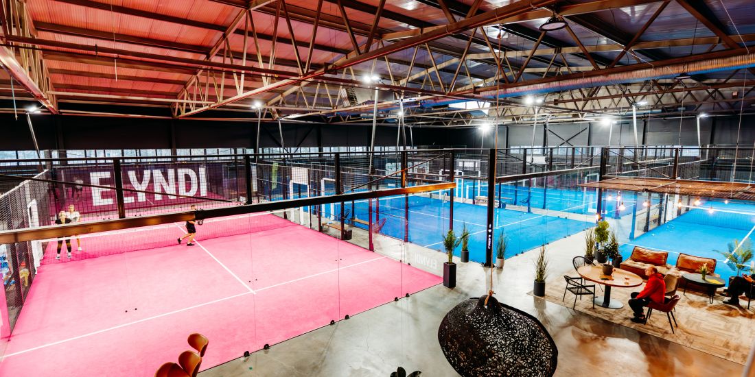 Padel Indoor Panoramic un Single korta iegāde